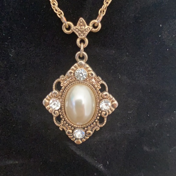 Vintage Gold, Pearl, and Cubic Zirconia Necklace - Picture 2 of 3